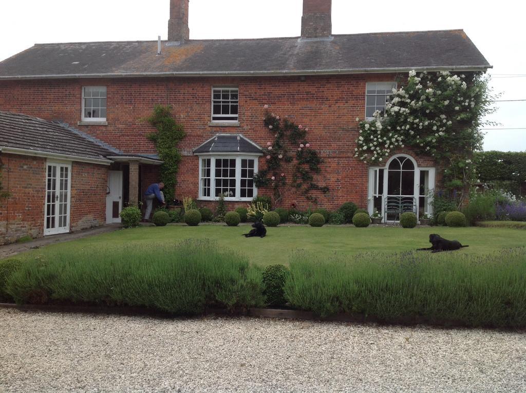 Brunton Farmhouse Hotel Collingbourne Kingston Exterior photo